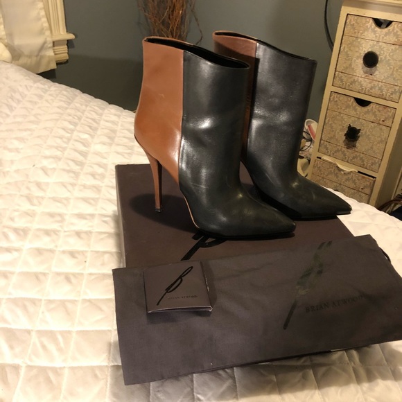 Weekend Sale!! Brian Atwood Bicolor Boots- sz 8 - Picture 2 of 7